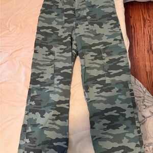 Universal Thread Camouflage Women Jeans - Green and Black